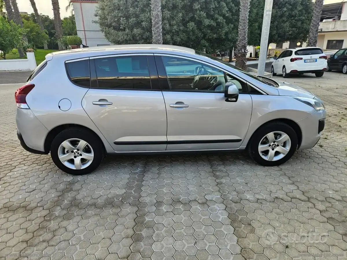 Usata Peugeot 3008 Allure 120 CV (88 kW) 2016 Argento SUV