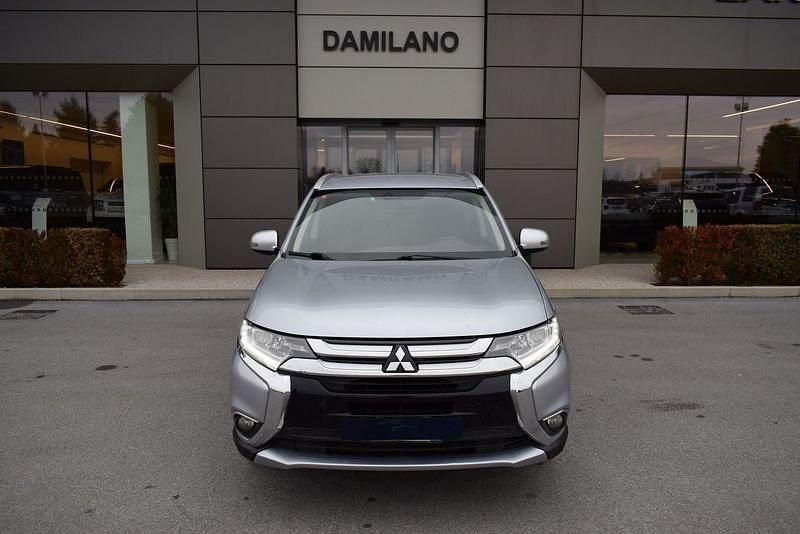 Usata Mitsubishi Outlander 150 CV (110 kW) 2016 Giallo SUV