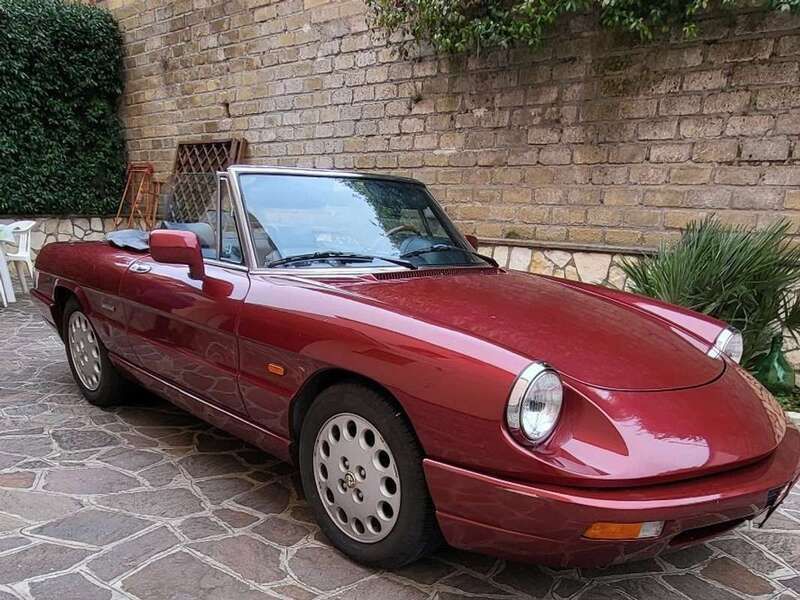 Usata Alfa Romeo Spider 106 CV (77 kW) 1992 Rosso Cabrio
