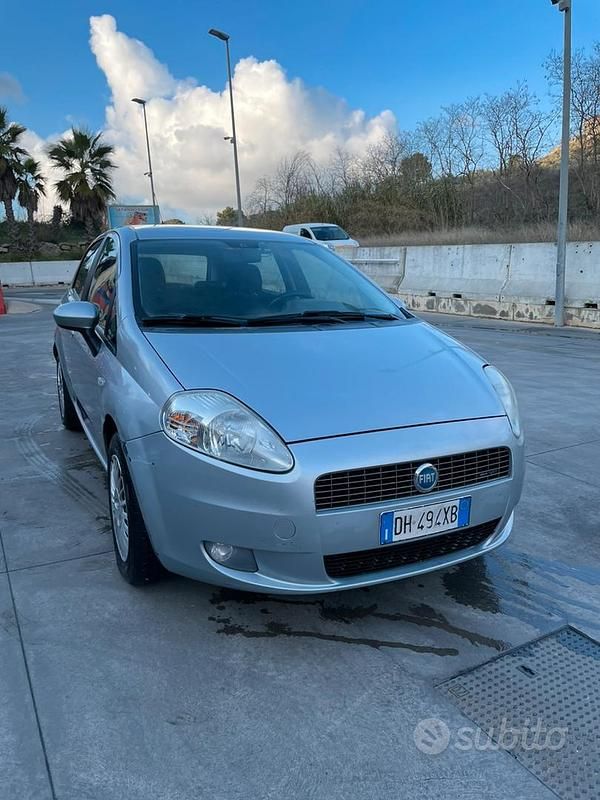 Usata Fiat Grande Punto 75 CV (55 kW) 2006 Grigio Utilitaria