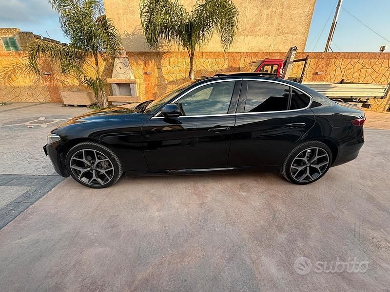 Usata Alfa Romeo Giulia 180 CV (132 kW) 2018 Nero Berlina