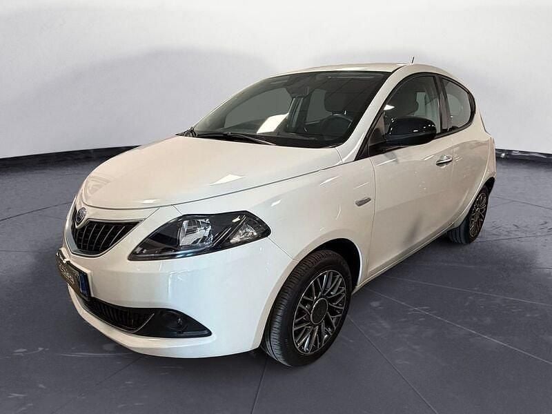 Usata Lancia Ypsilon Gold 69 CV (50 kW) 2023 Bianco Utilitaria