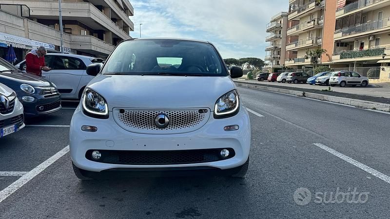 Usata Smart ForFour 90 CV (66 kW) 2018 Bianco Utilitaria