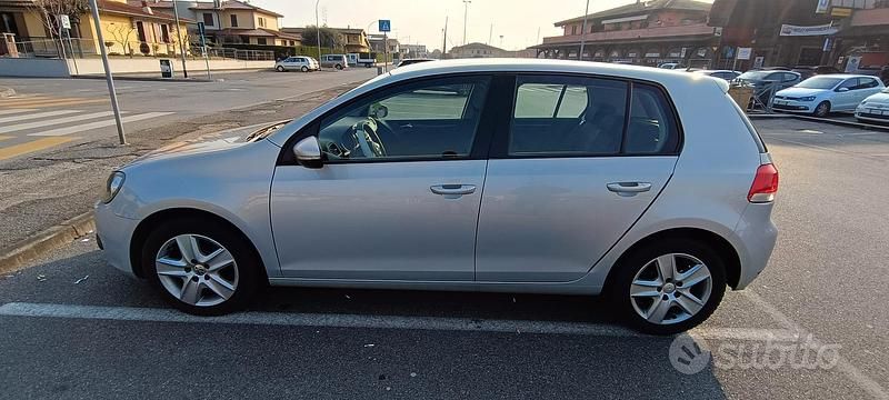 Usata VW Golf VI Comfortline 105 CV (77 kW) 2010 Grigio Utilitaria