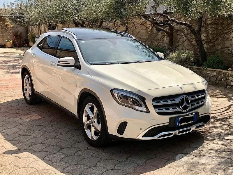 Usata Mercedes GLA200 136 CV (100 kW) 2017 Bianco SUV