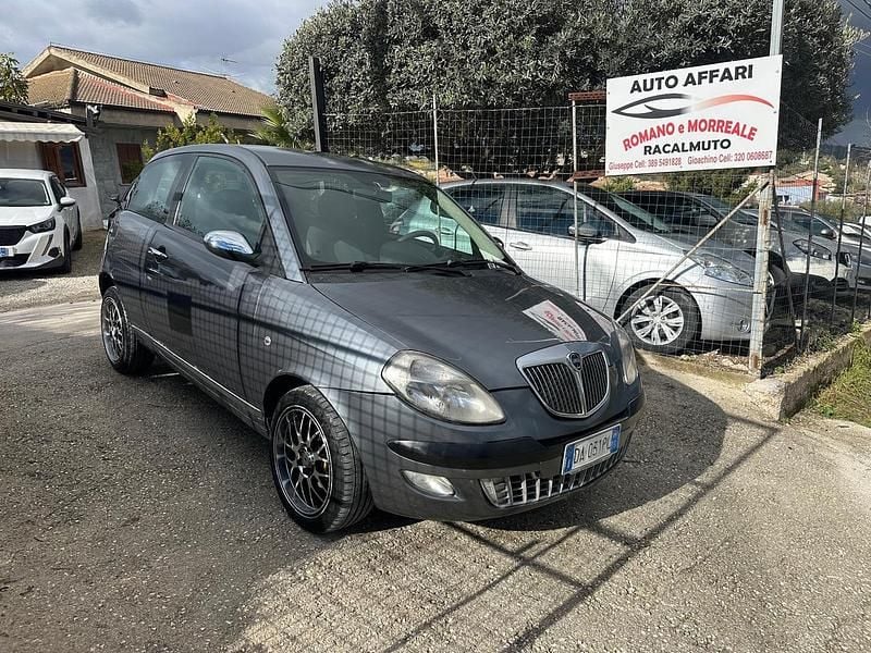 Grigio Usata 2006 Lancia Ypsilon Due volumi | 2799 € (Buon prezzo) - Immagine 1/4
