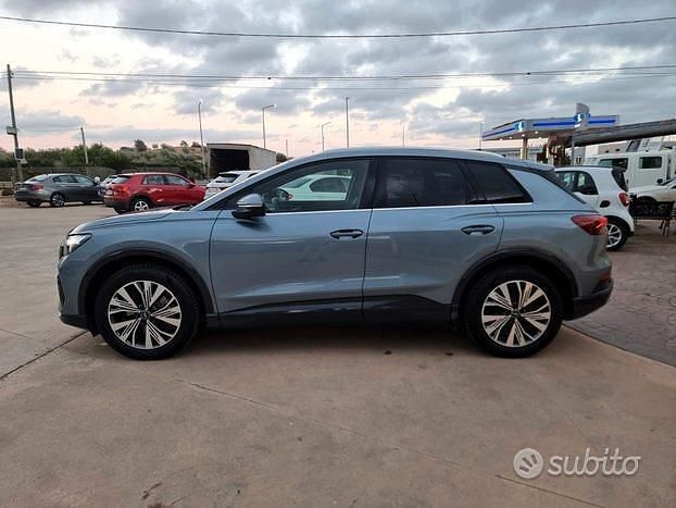 Usata Audi Q4 e-tron Advanced 69 kW (95 CV) 2022 Argento SUV
