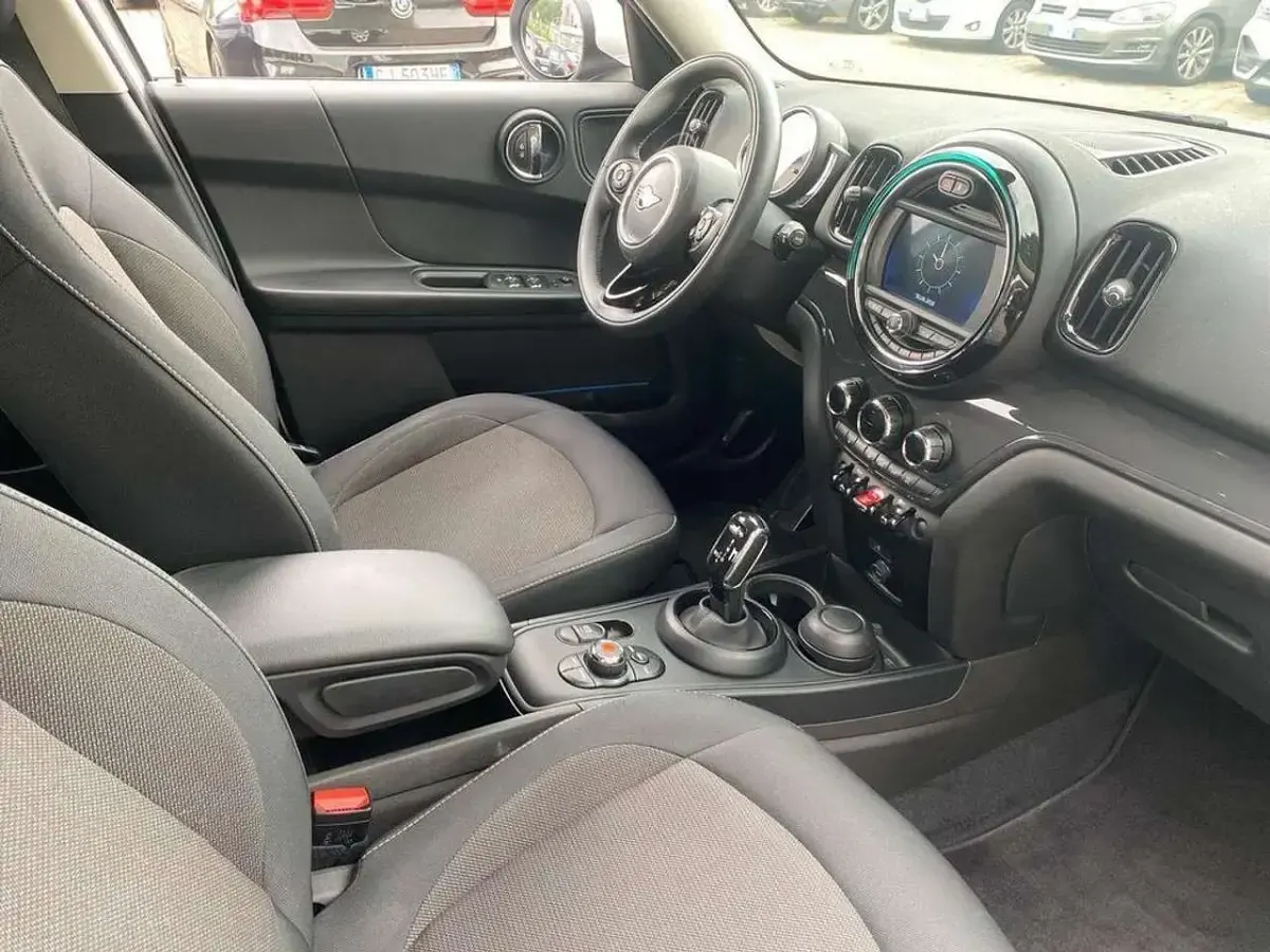 Usata Mini Countryman Business 116 CV (85 kW) 2020 Light white SUV
