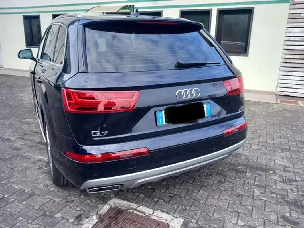 Begagnad Audi Q7 Business Plus 218 HK (160 kW) 2017 Blå SUV