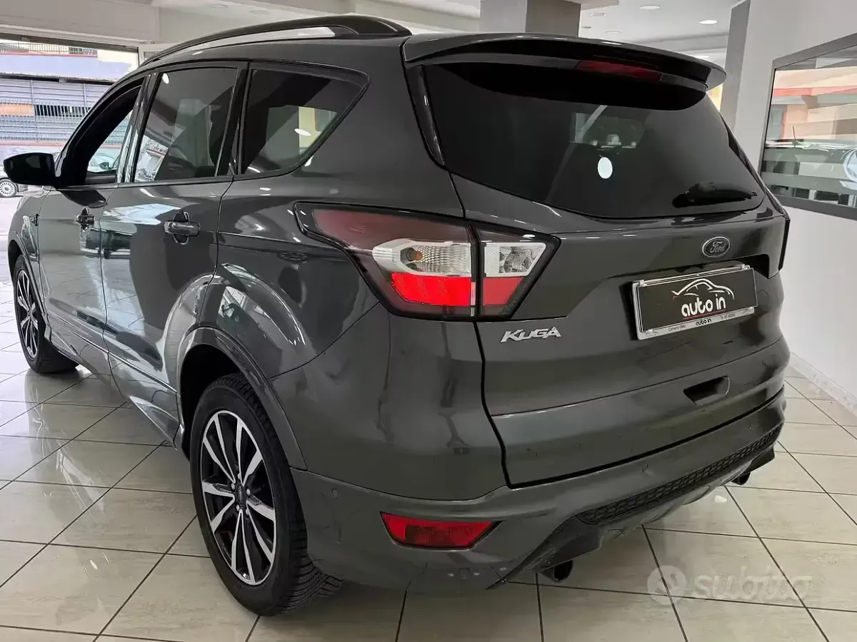 Usata Ford Kuga ST-Line 120 CV (88 kW) 2019 Grigio SUV