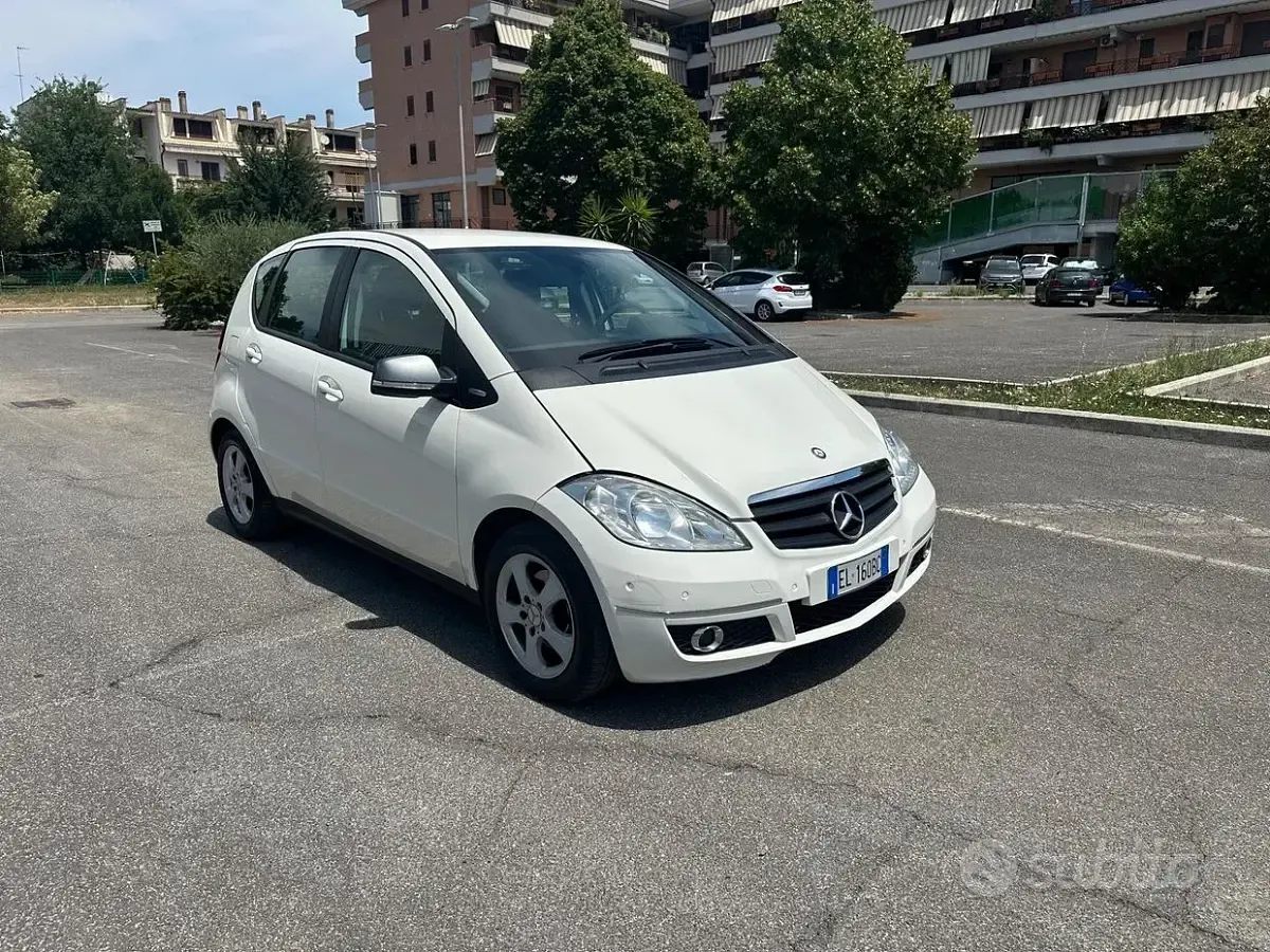 Usata Mercedes A160 Elegance 95 CV (69 kW) 2011 Bianco Utilitaria