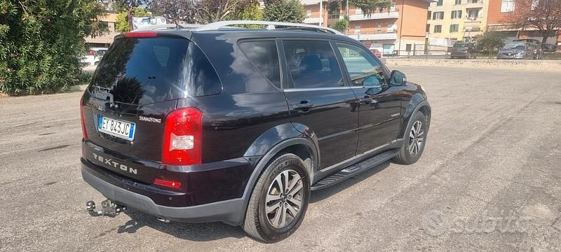 Usata Ssangyong (KGM) Rexton 155 CV (114 kW) 2016 Nero SUV