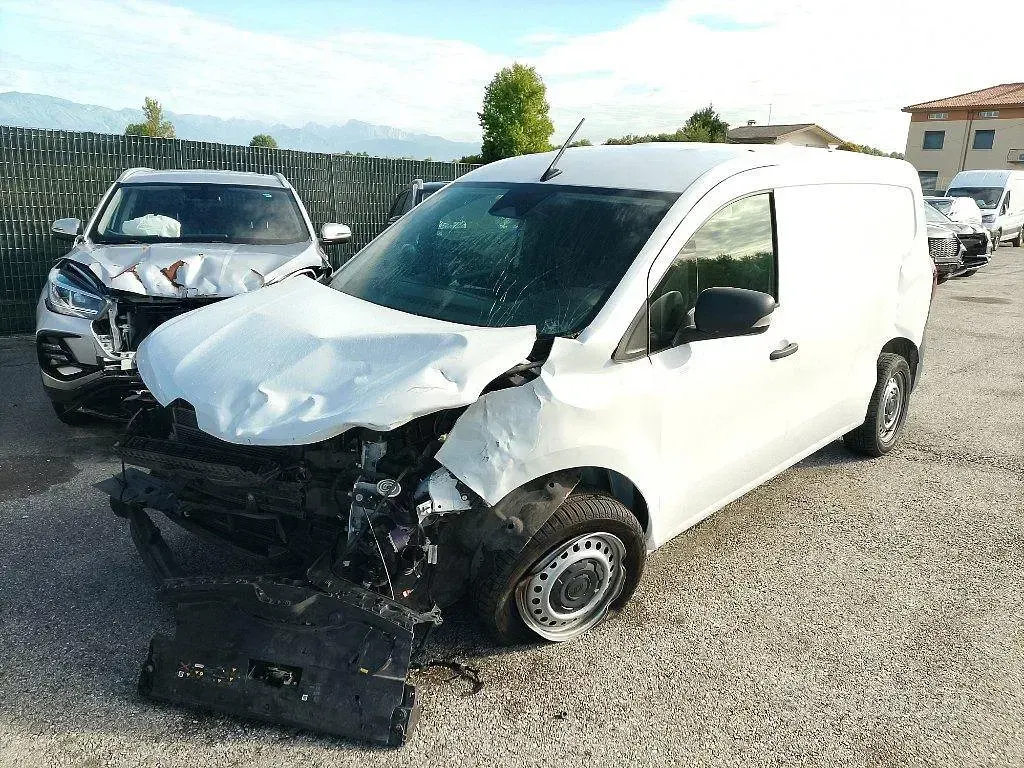 Usata Renault Kangoo 95 CV (69 kW) 2024 Monovolume