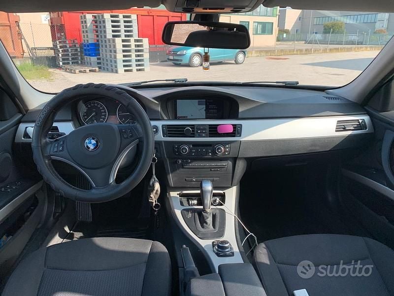 Usata BMW 318 143 CV (105 kW) 2010 Giallo Station wagon