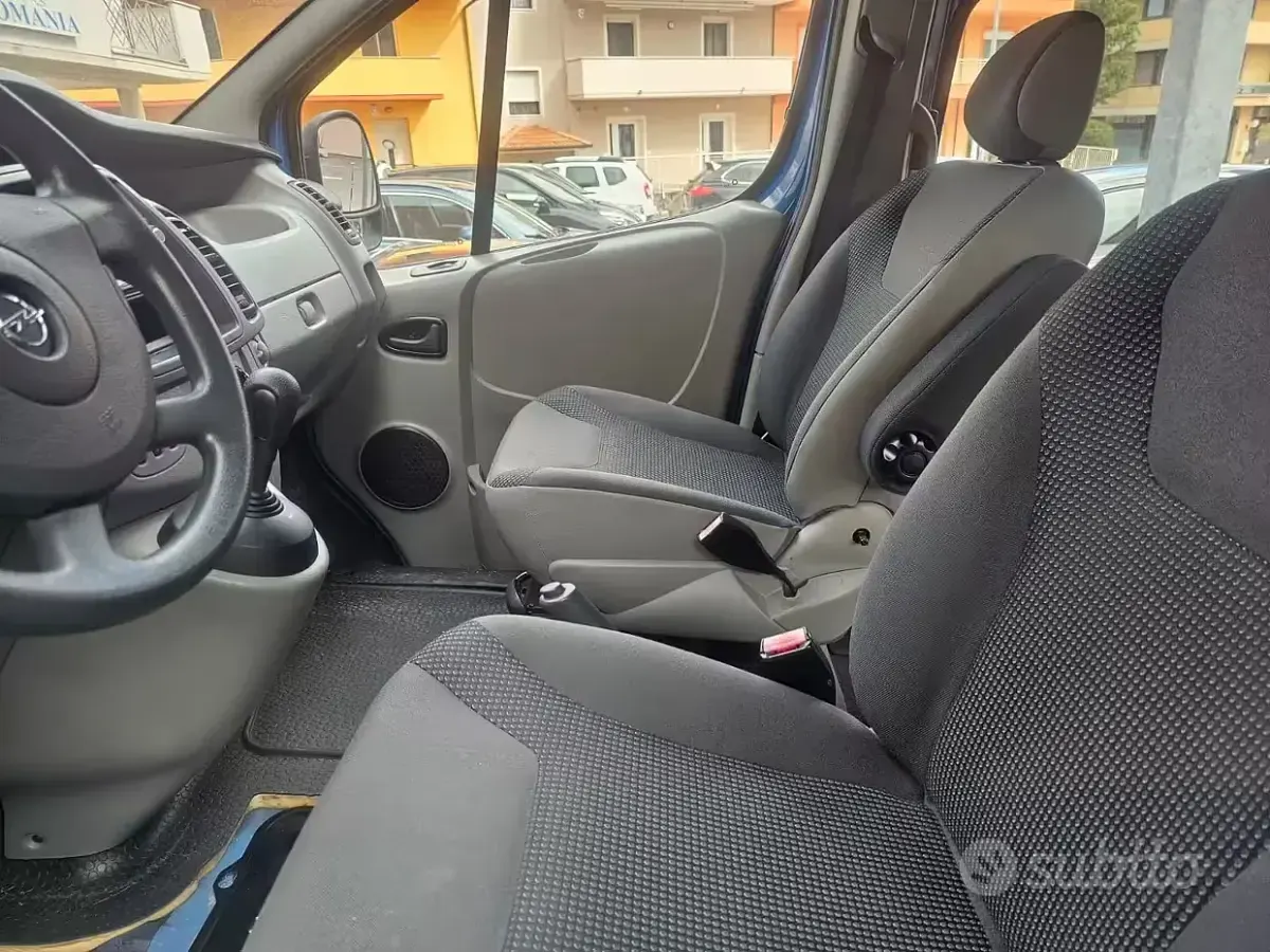 Usata Opel Vivaro 114 CV (83 kW) 2013 Blu Monovolume
