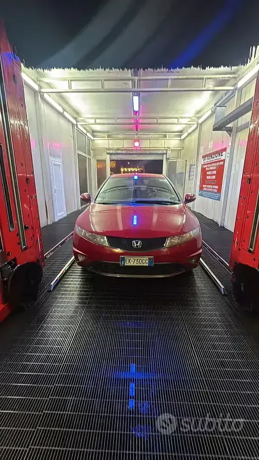 Usata Honda Civic 99 CV (72 kW) 2011 Rosso Berlina