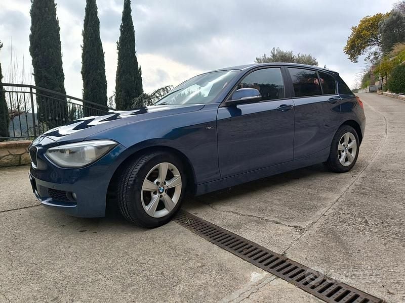 Usata BMW 118 Sport Line 150 CV (110 kW) 2015 Blu Utilitaria