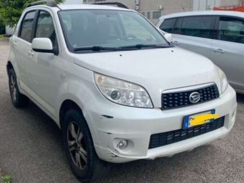 Usata Daihatsu Terios 102 CV (75 kW) 2011 Bianco SUV