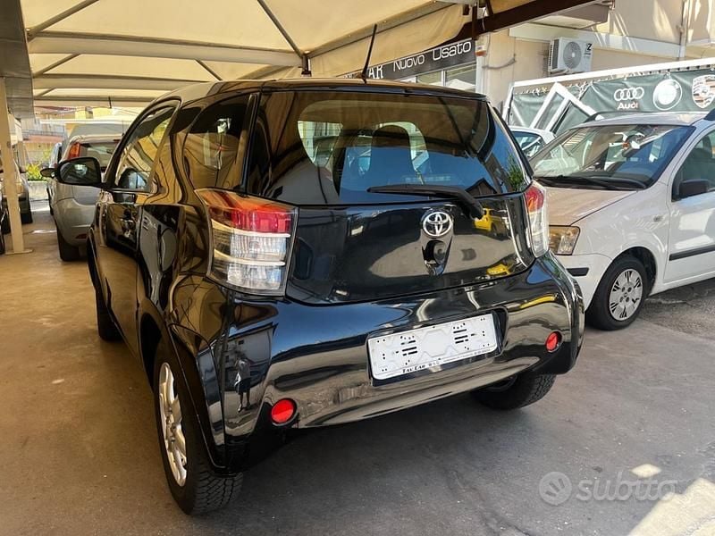 Begagnad Toyota iQ Sol 68 HK (50 kW) 2009 Svart Halvkombi