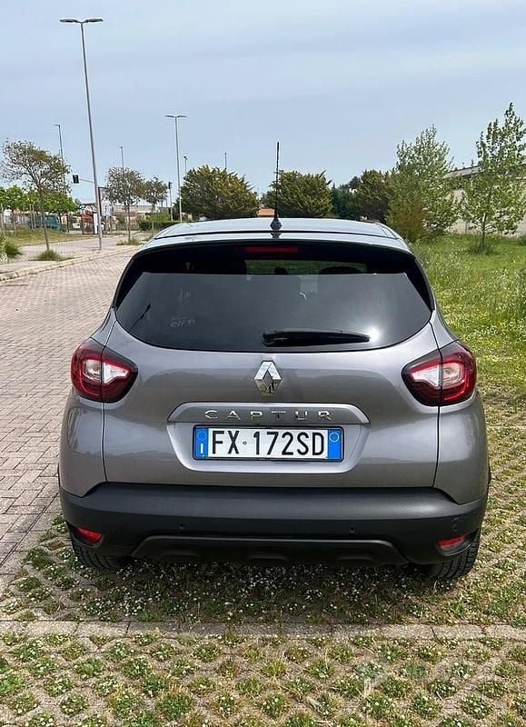 Usata Renault Captur 90 CV (66 kW) 2019 Grigio SUV