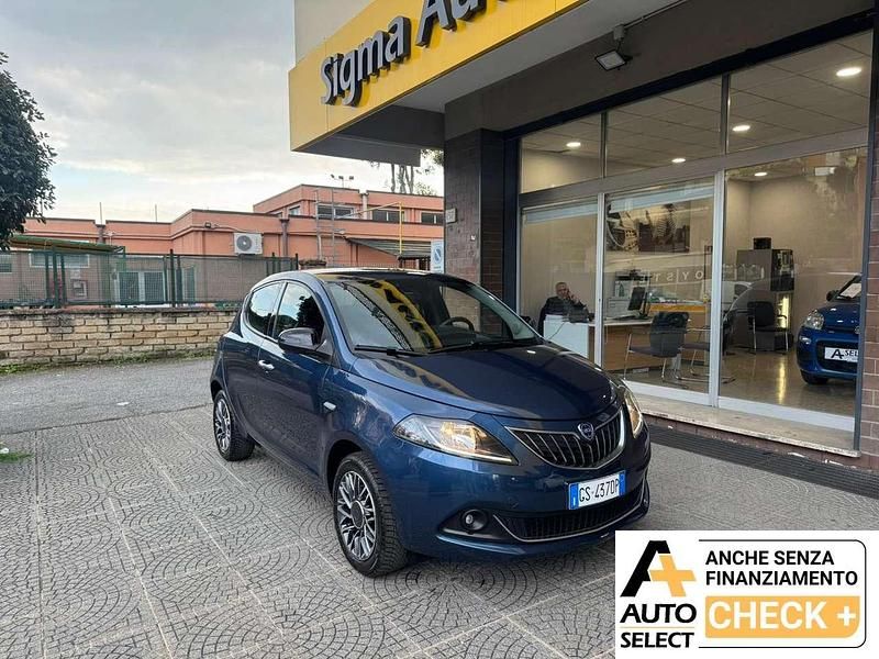 Usata Lancia Ypsilon 69 CV (50 kW) 2023 Blu/azzurro Utilitaria