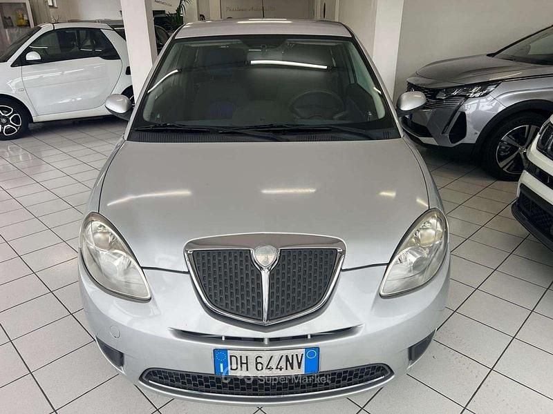 Usata Lancia Ypsilon 60 CV (44 kW) 2007 Argento Utilitaria