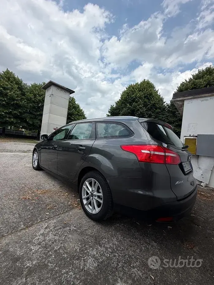 Usata Ford Focus Titanium 120 CV (88 kW) 2018 Grigio Station wagon