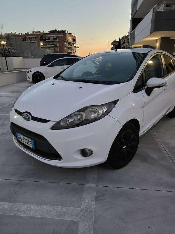 Usata Ford Fiesta Titanium 82 CV (60 kW) 2011 Utilitaria