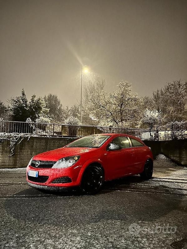 Rosso Usata 2007 Opel Astra GTC Coupé | 4200 € (Super prezzo) - Immagine 1/4