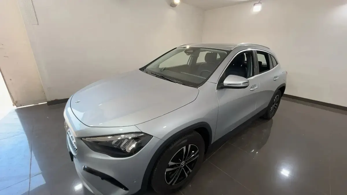 Usata Mercedes GLA180 Advanced 116 CV (85 kW) 2025 922argento hightech SUV