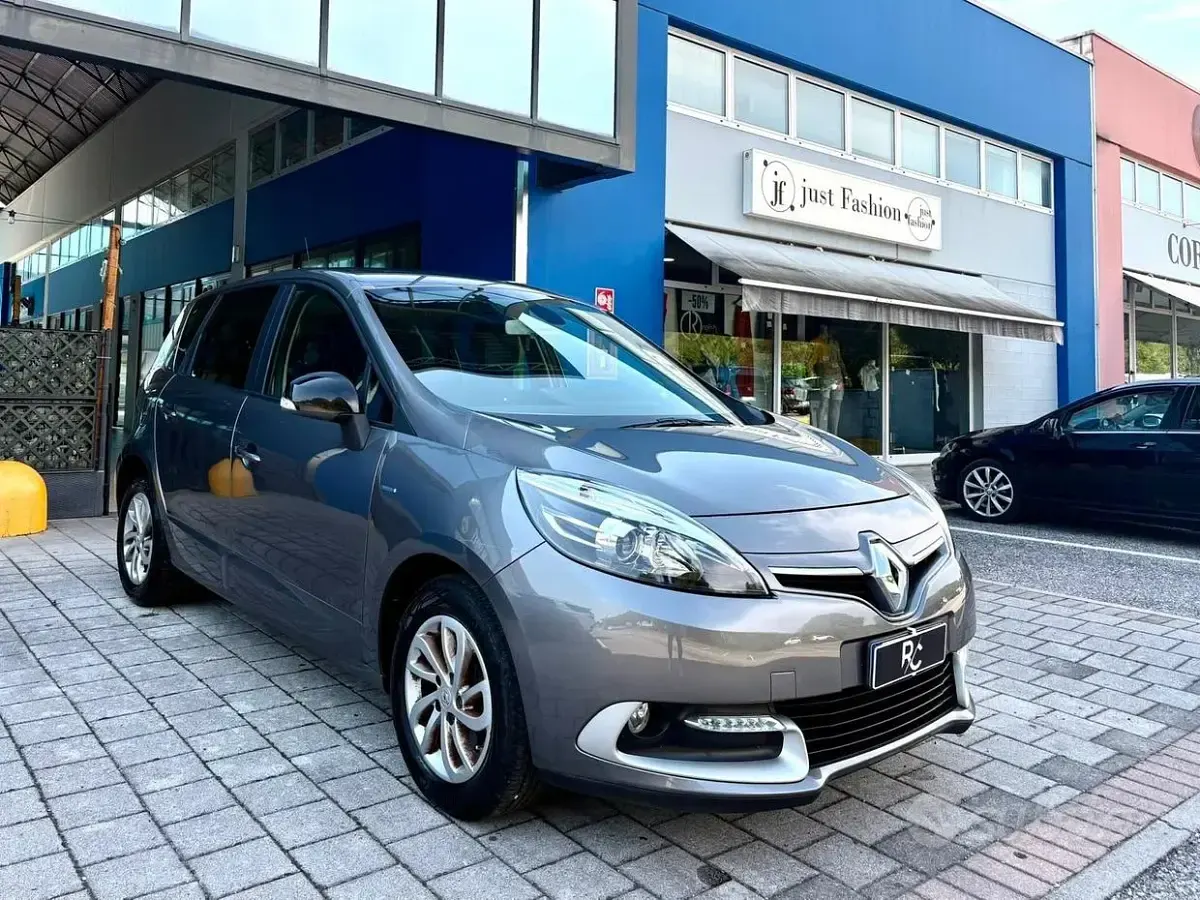 Usata Renault Scénic III XMOD 110 CV (80 kW) 2015 Grigio Monovolume