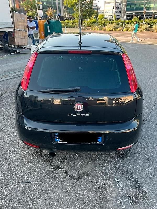 Usata Fiat Punto Lounge 69 CV (50 kW) 2017 Nero Berlina