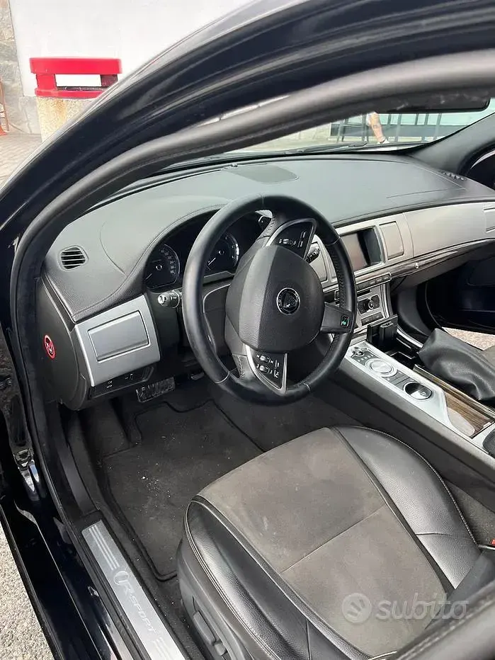 Usata Jaguar XF 200 CV (147 kW) 2015 Nero Berlina