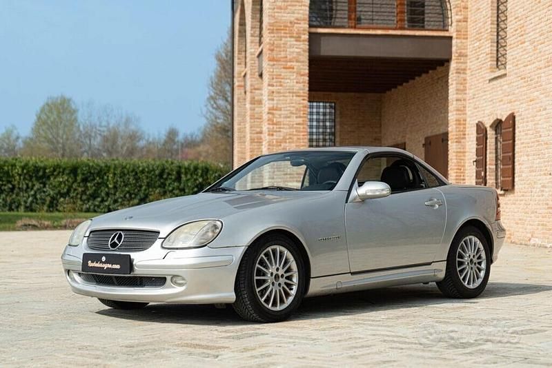 Usata Mercedes SLK230 267 CV (196 kW) 2002 Grigio Cabrio