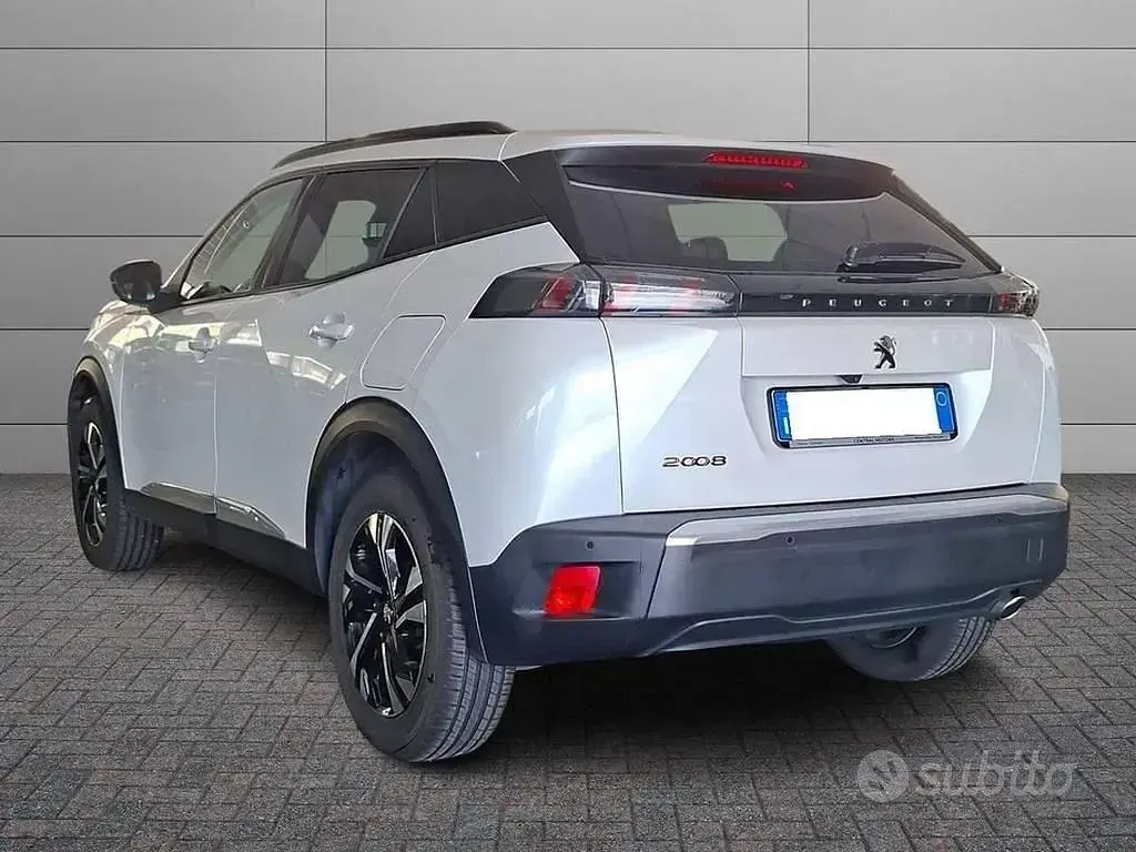 Usata Peugeot 2008 Allure 110 CV (80 kW) 2022 Bianco SUV