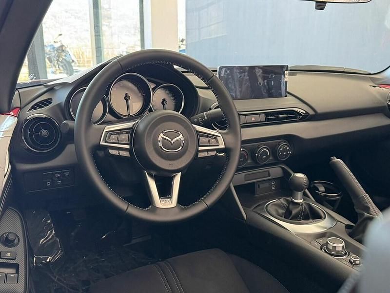 Nuova Mazda MX5 132 CV (97 kW) 2025 Soul red crystal Cabrio