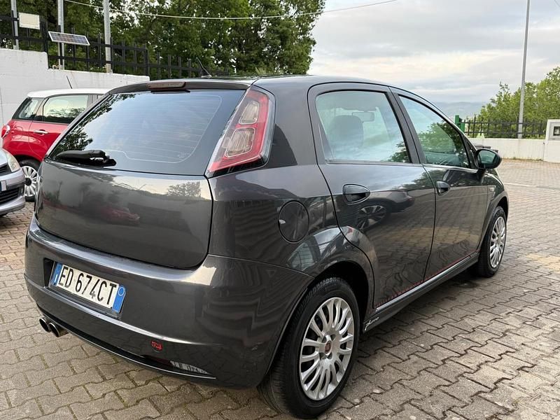 Usata Fiat Grande Punto Dynamic 75 CV (55 kW) 2010 Nero Utilitaria