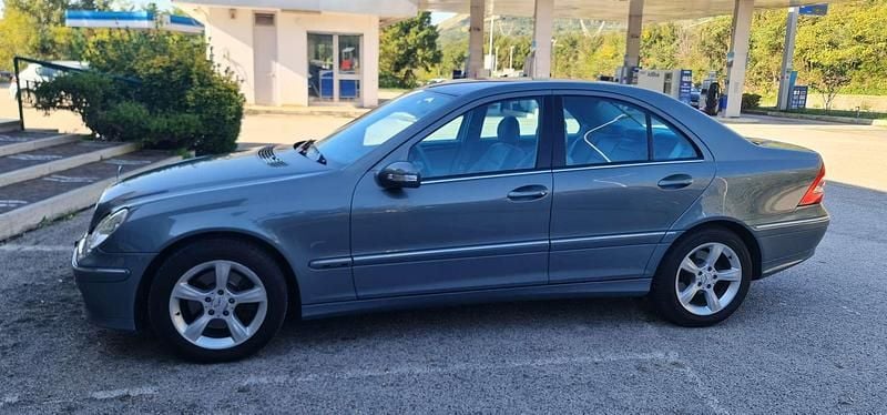 Usata Mercedes C320 Avantgarde 218 CV (160 kW) 2005 Argento Berlina