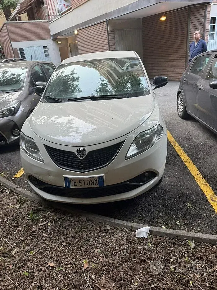 Usata Lancia Ypsilon 84 CV (61 kW) 2021 Bianco Utilitaria