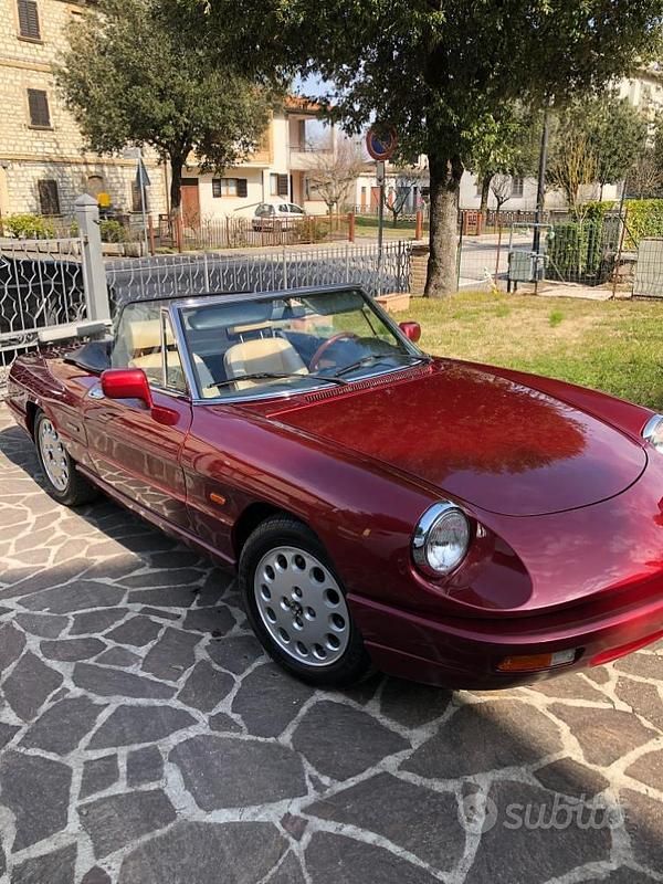 Usata Alfa Romeo Spider 117 CV (86 kW) 1990 Rosso Cabrio