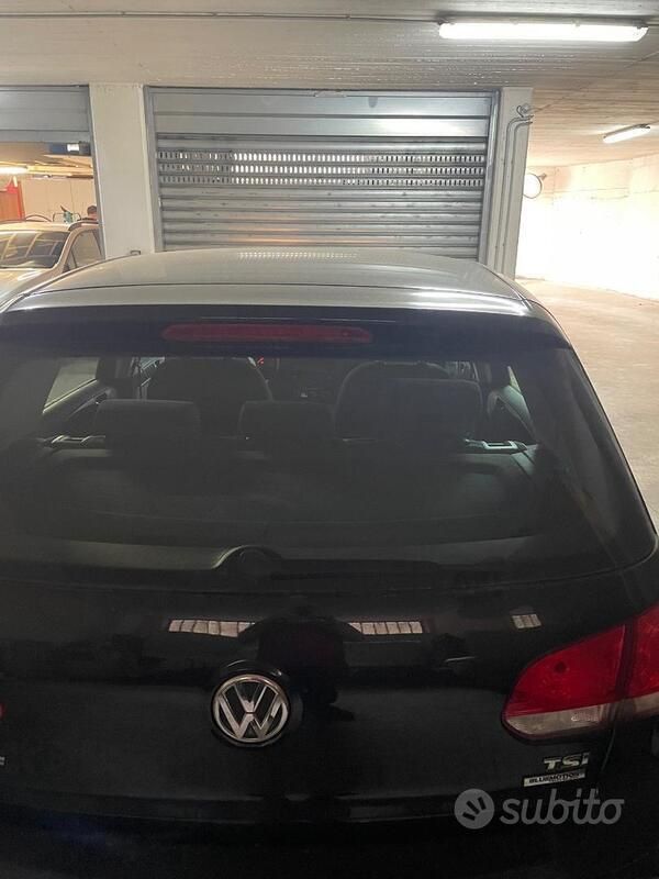 Usado VW Golf VI 105 CV (77 kW) 2011 Negro Utilitario