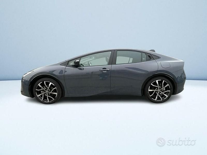 Usata Toyota Prius Active 222 CV (163 kW) 2025 Grigio Utilitaria
