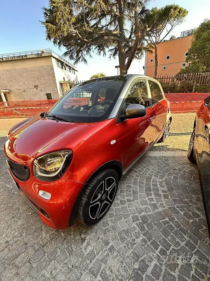 Usata Smart ForFour 75 CV (55 kW) 2017 Rosso Utilitaria
