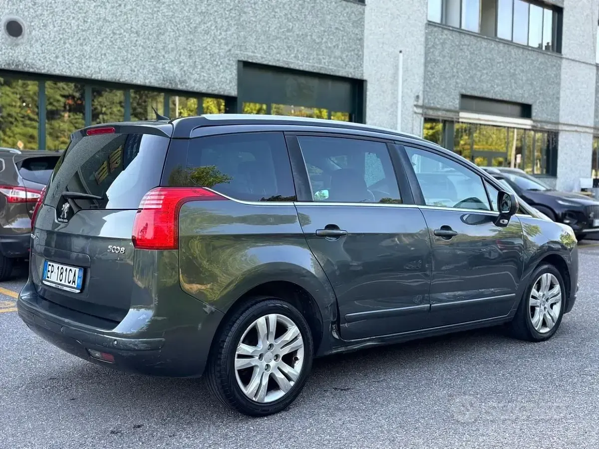 Usata Peugeot 5008 Active 115 CV (84 kW) 2013 Grigio Monovolume