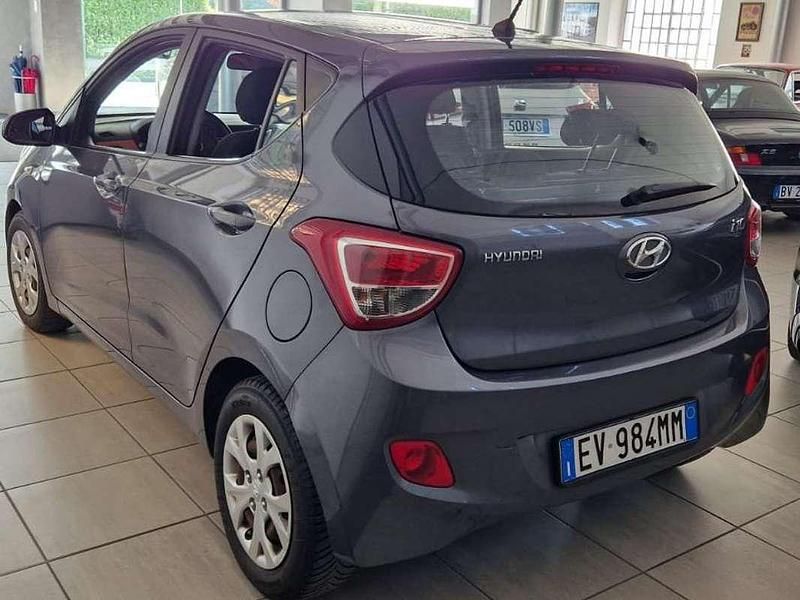 Grigio Usata 2014 Hyundai i10 Classic Due volumi | 6500 € (Buon prezzo) - Immagine 1/4