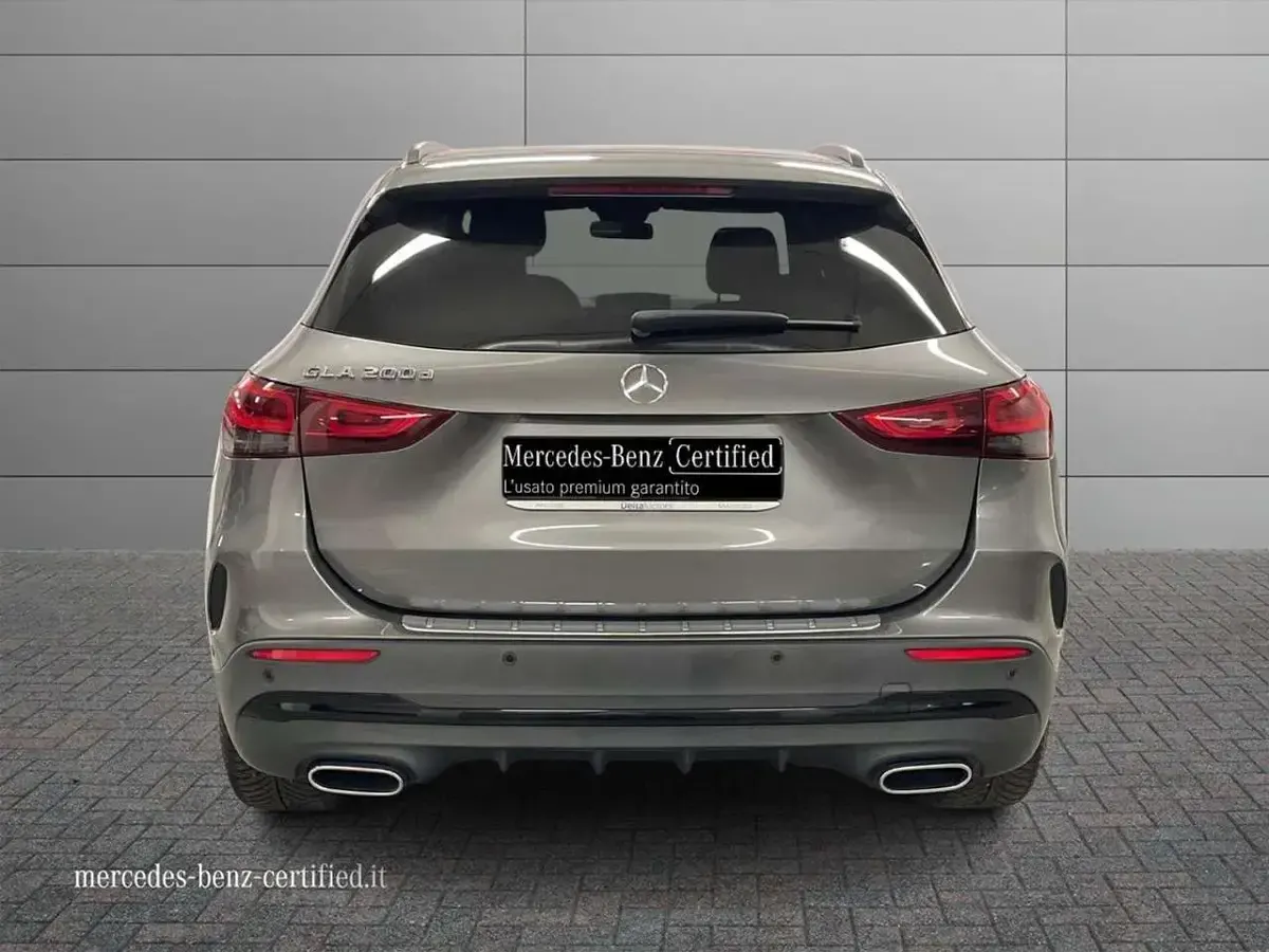 Usata Mercedes GLA200 Premium 150 CV (110 kW) 2023 Grigio montagna SUV