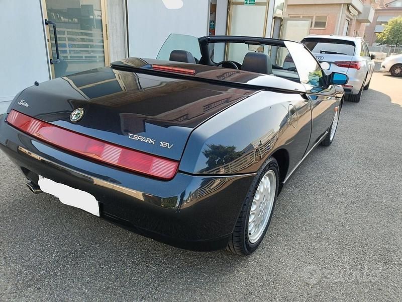 Usata Alfa Romeo Spider 128 CV (94 kW) 1996 Nero Cabrio