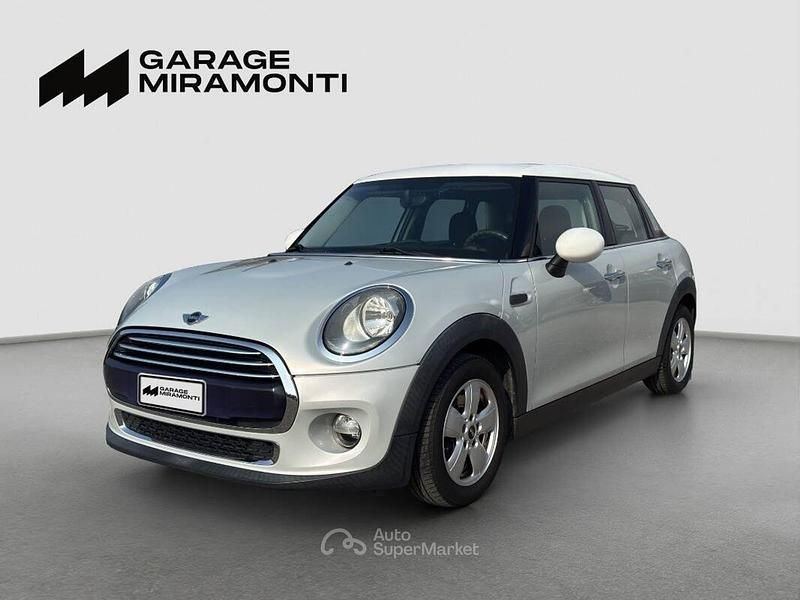 Usata Mini Cooper D 116 CV (85 kW) 2015 Argento Utilitaria