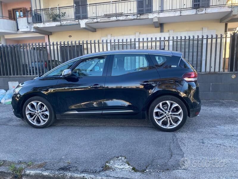 Nero Usata 2019 Renault Scénic IV Monovolume | 9500 € (Super prezzo) - Immagine 1/4