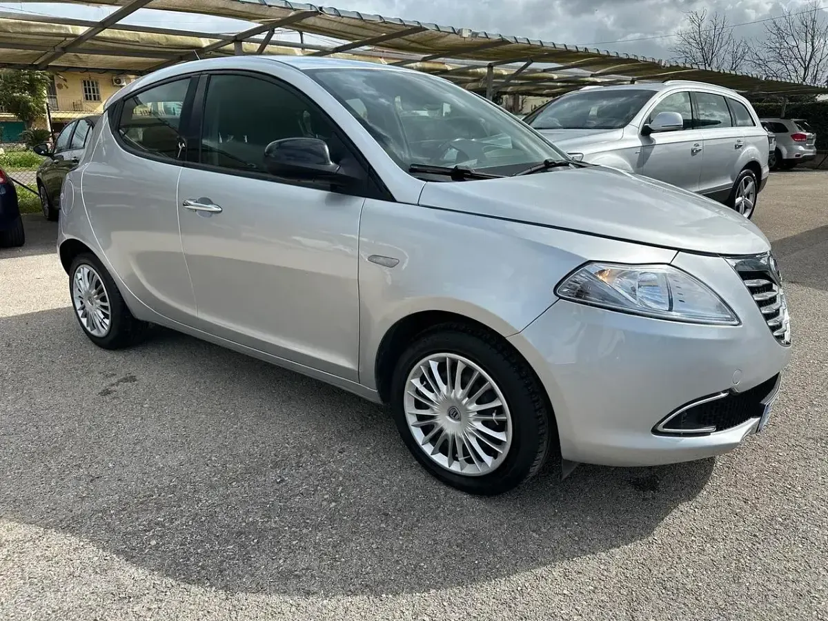 Usata Lancia Ypsilon Gold 95 CV (69 kW) 2013 Grigio Utilitaria